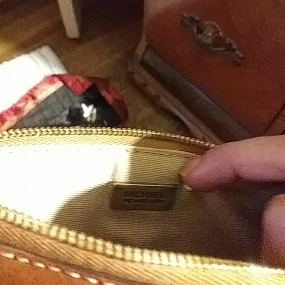 Michael Kors Wristbag - Picture 2 of 3